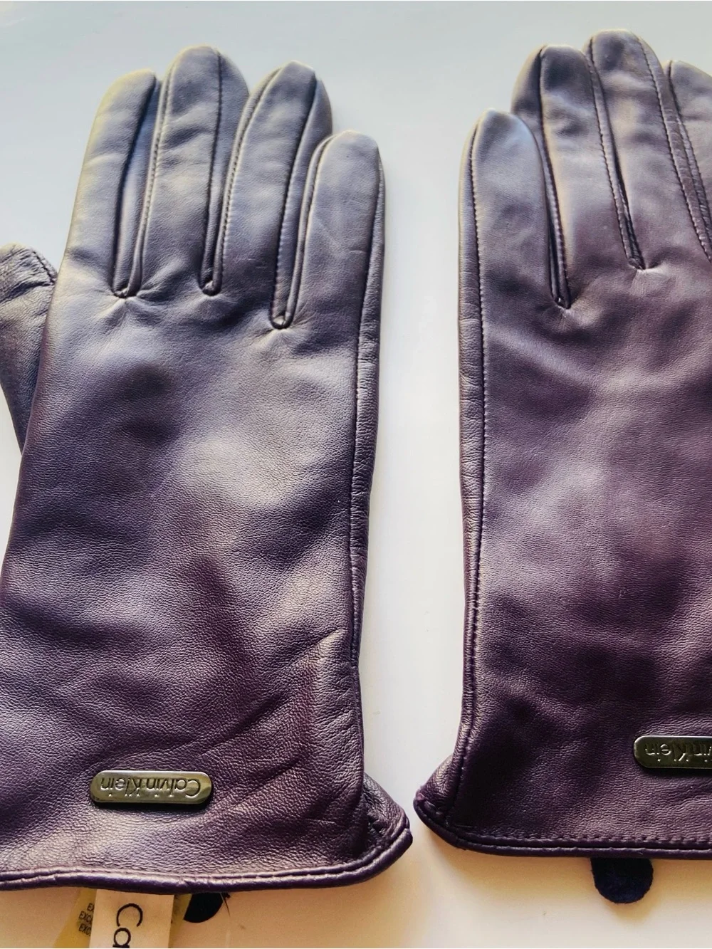 Calvin Klein Women’s Touchscreen Gloves: phone -friendly, never worn, Plum